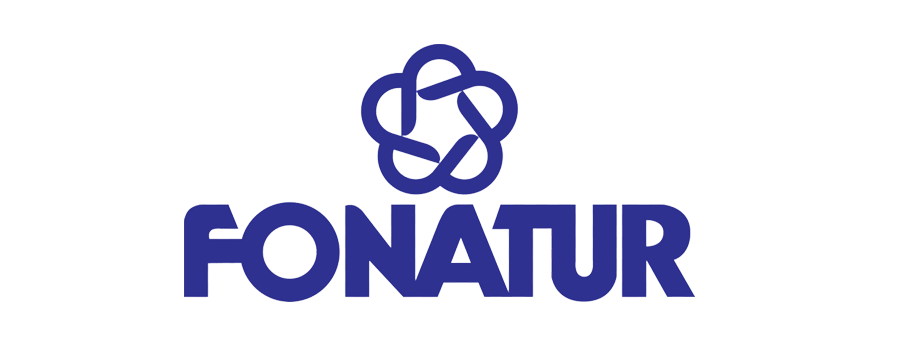 Logotipo de FONATUR en azul con un icono de nudo estilizado sobre el nombre de la marca