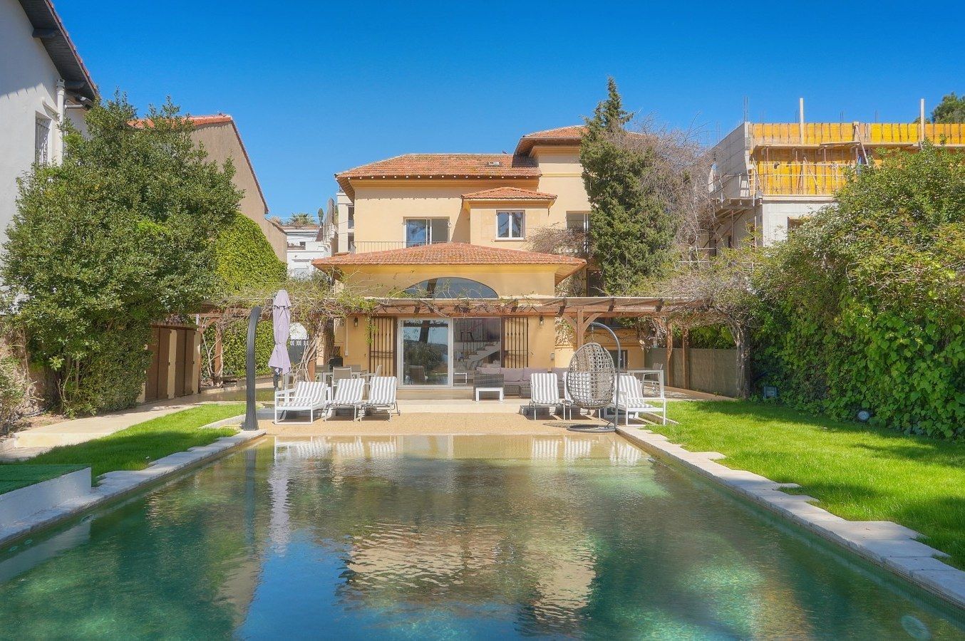 Villa Moure Rouge in Palm Beach, Cannes: Provençal façade, garden and private pool