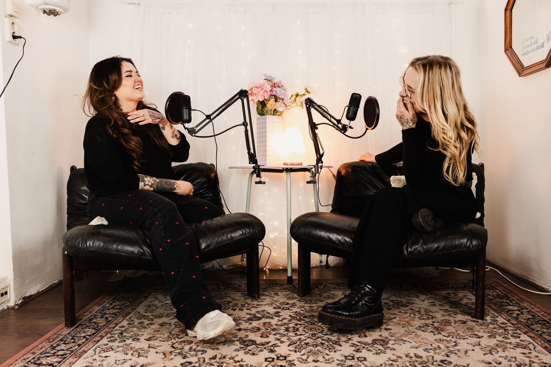 Twee tattoo artist van Over the moon tattoo en podcast