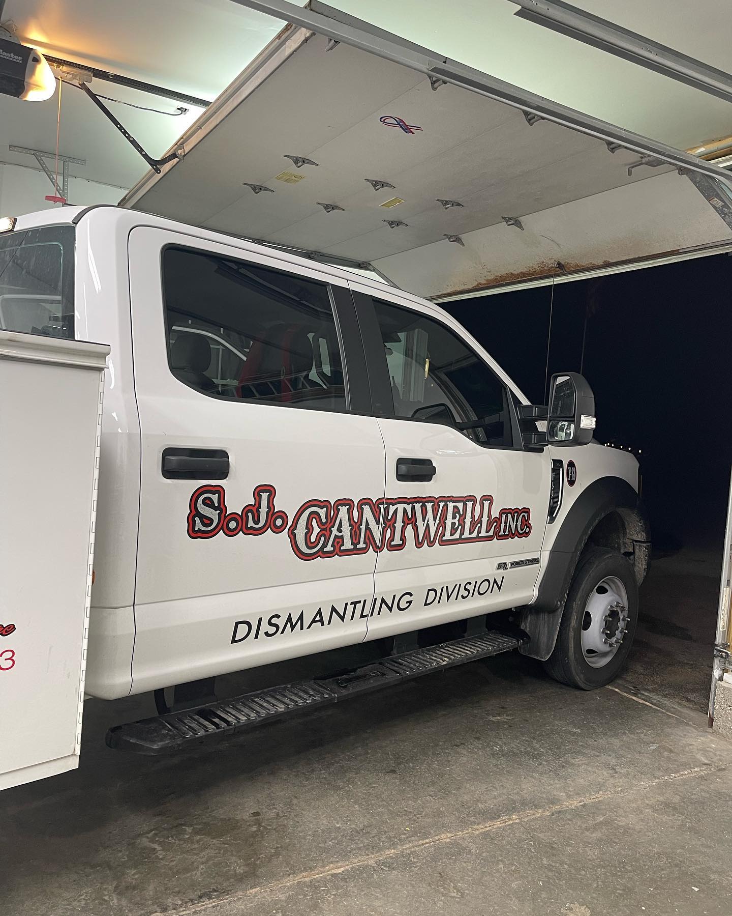 White Ford F-550 truck with 