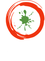 Groene verfspatten in een ruwe rode cirkelvormige ring op een witte achtergrond.