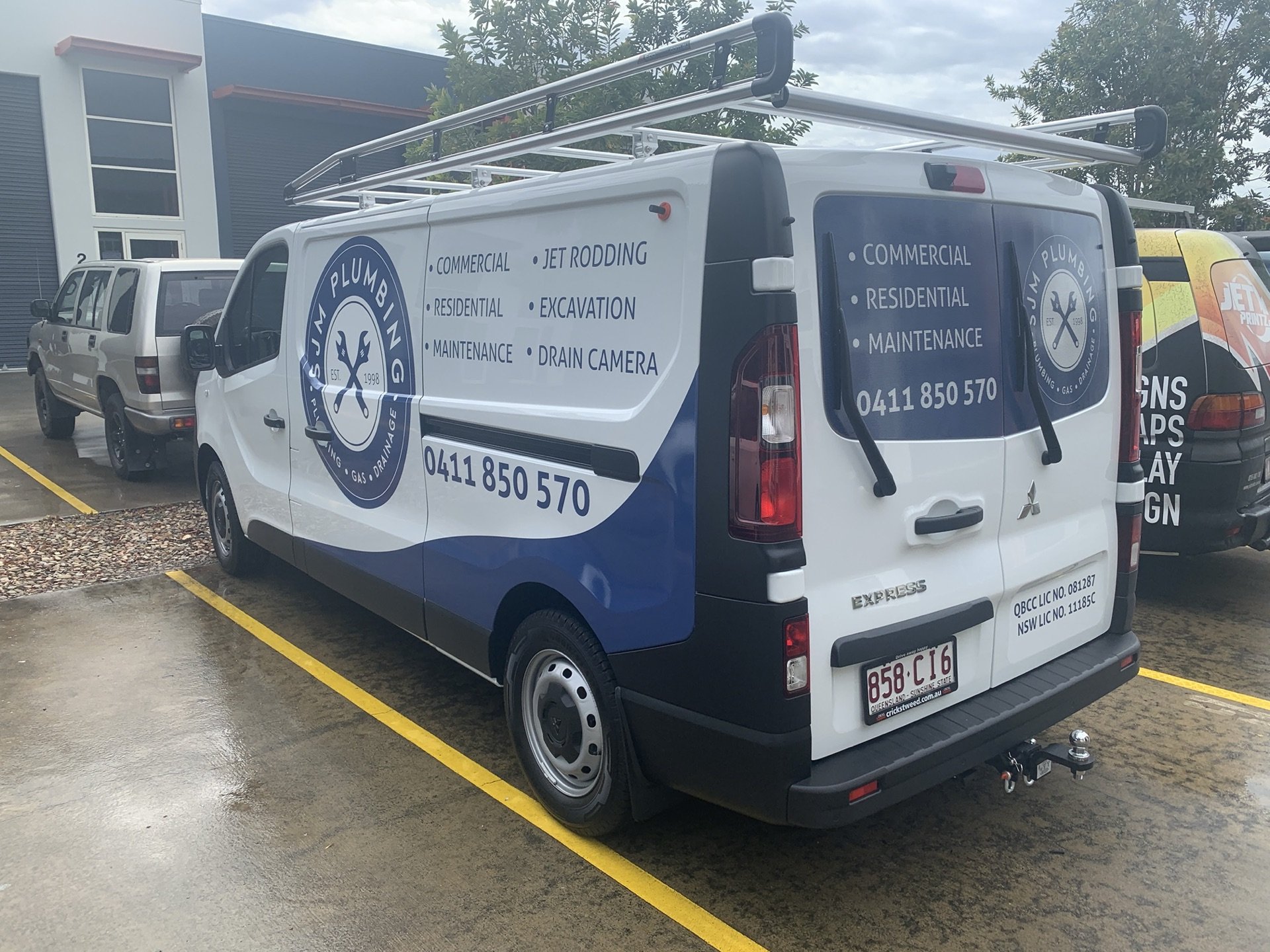VEHICLE WRAPS & GRAPHICS