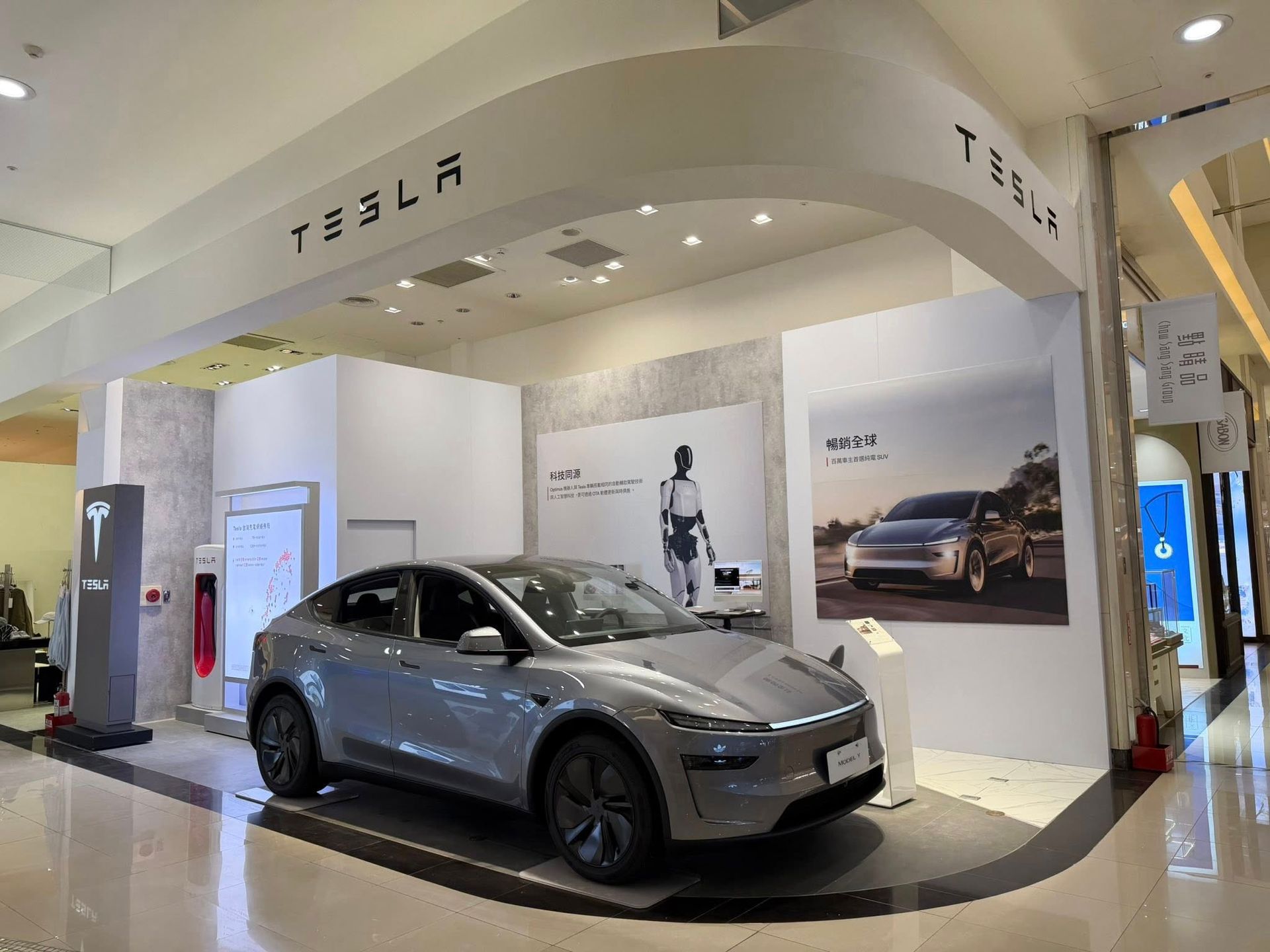 2026  TESLA 體驗快閃店