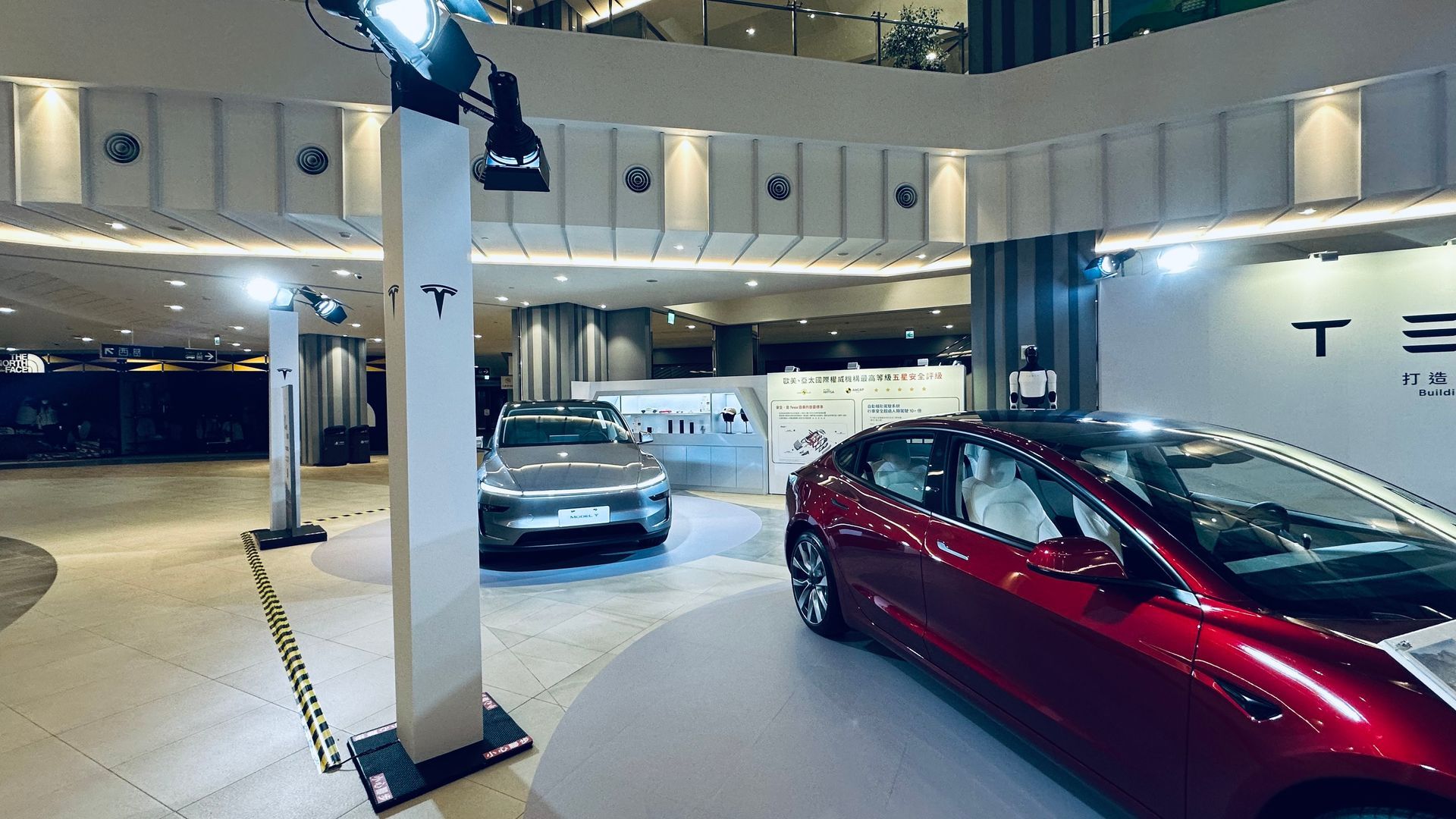 2026  TESLA 體驗快閃店