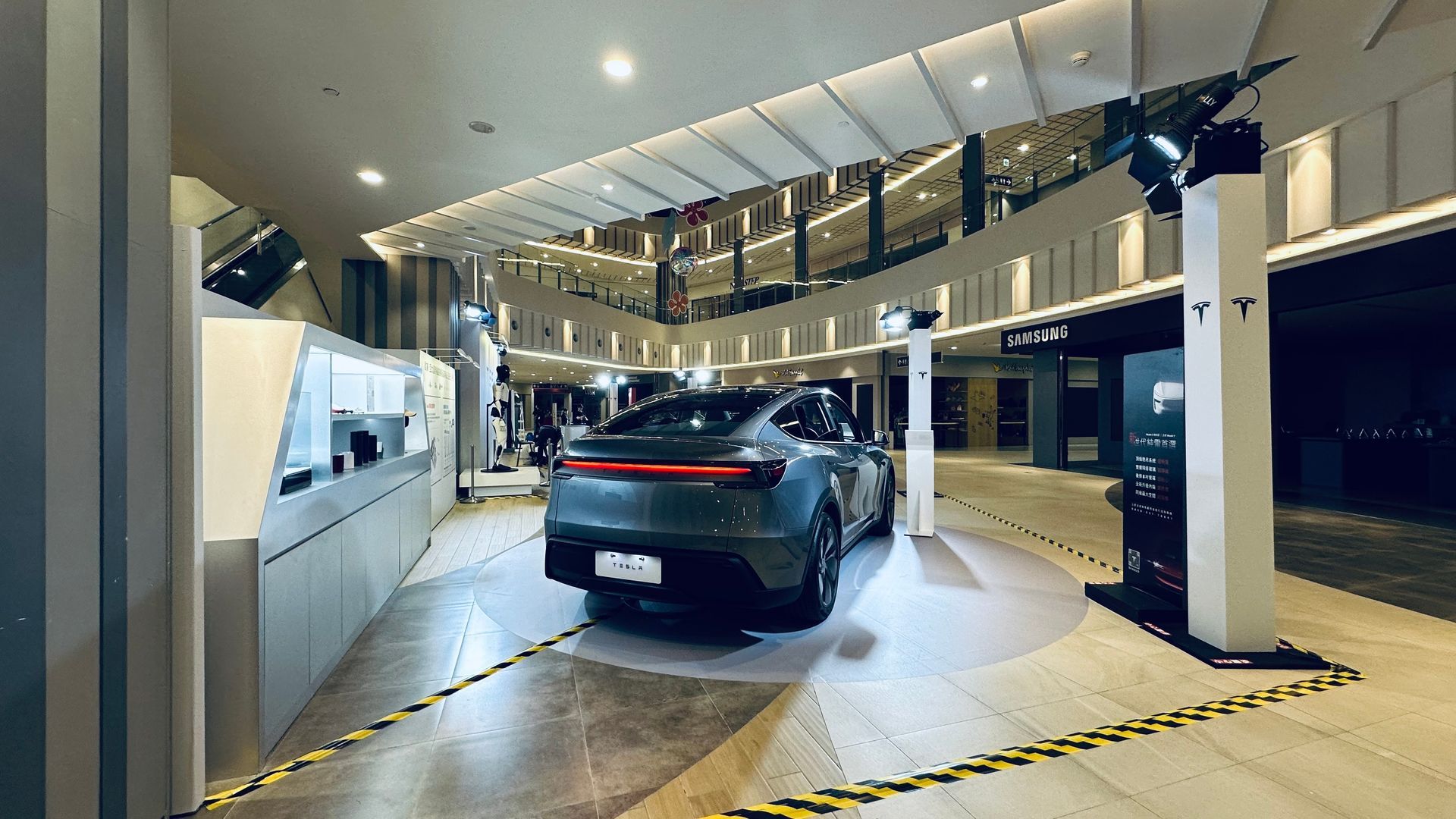 2026  TESLA 體驗快閃店