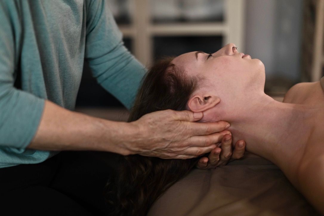 A massage therapist providing massage in Beaverton, Oregon
