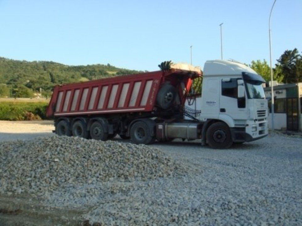 Camion con cassone