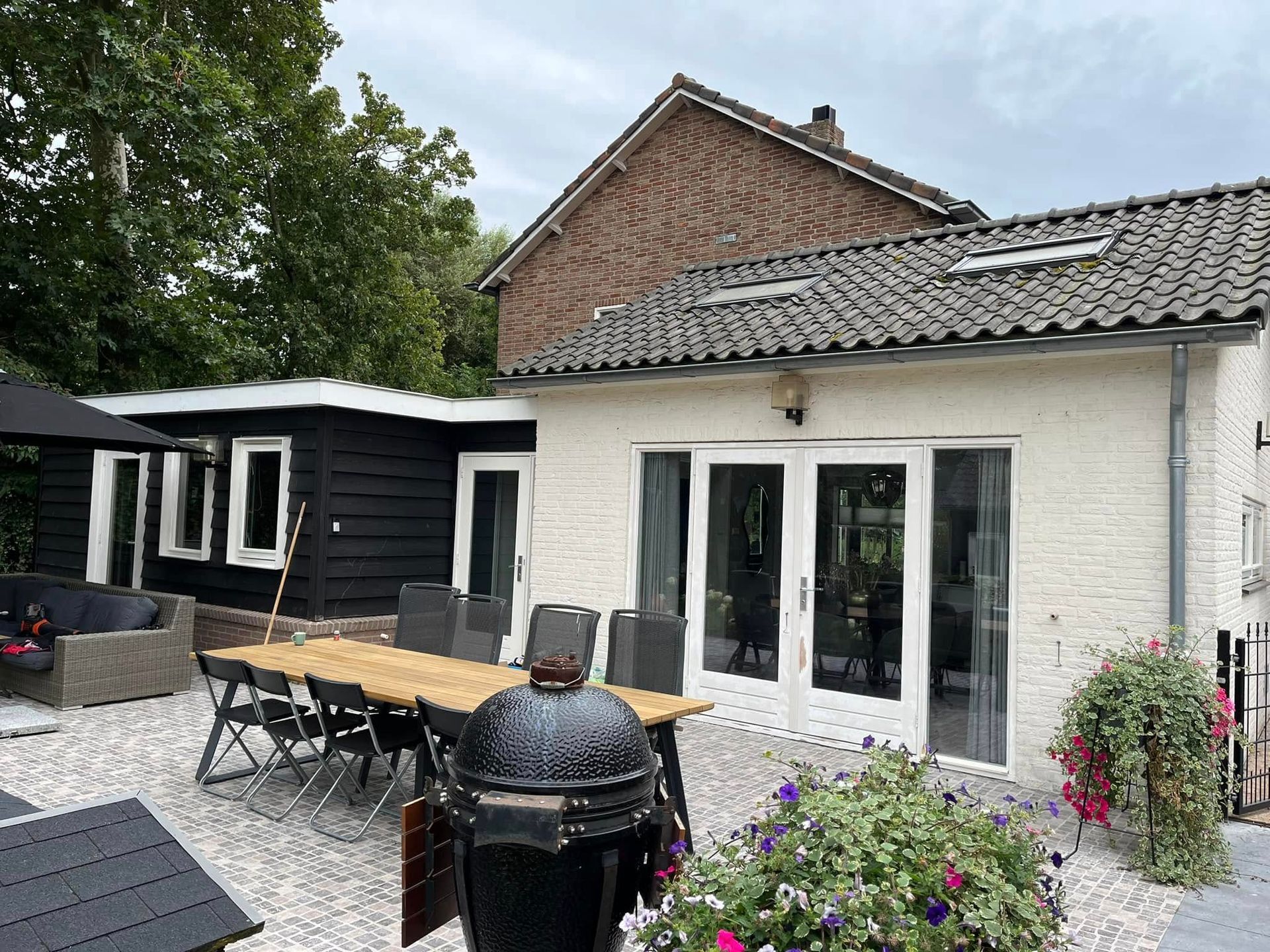 Grote schilders klus en totale kleurtransformatie van woning en grote schuur
