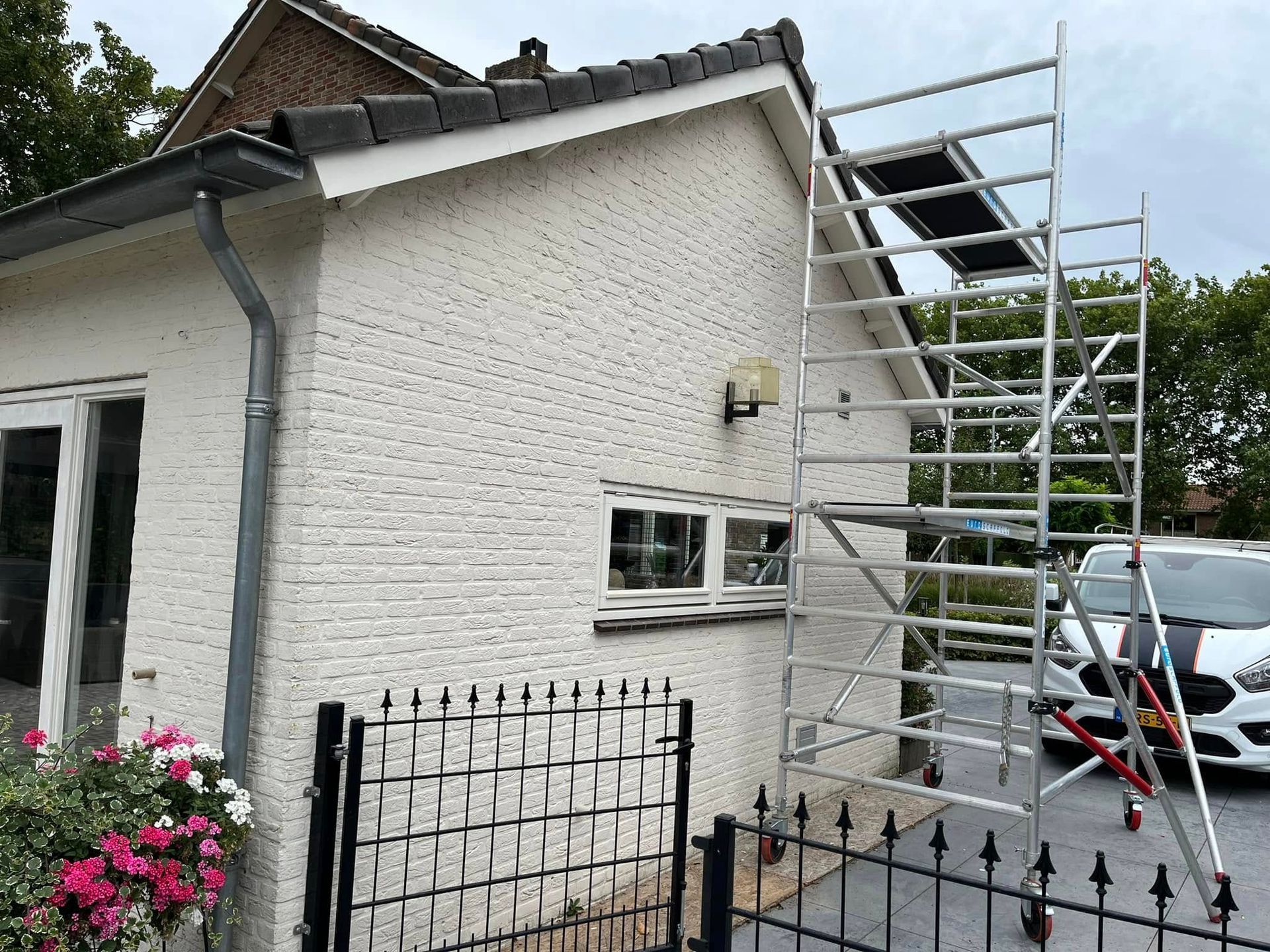 Grote schilders klus en totale kleurtransformatie van woning en grote schuur