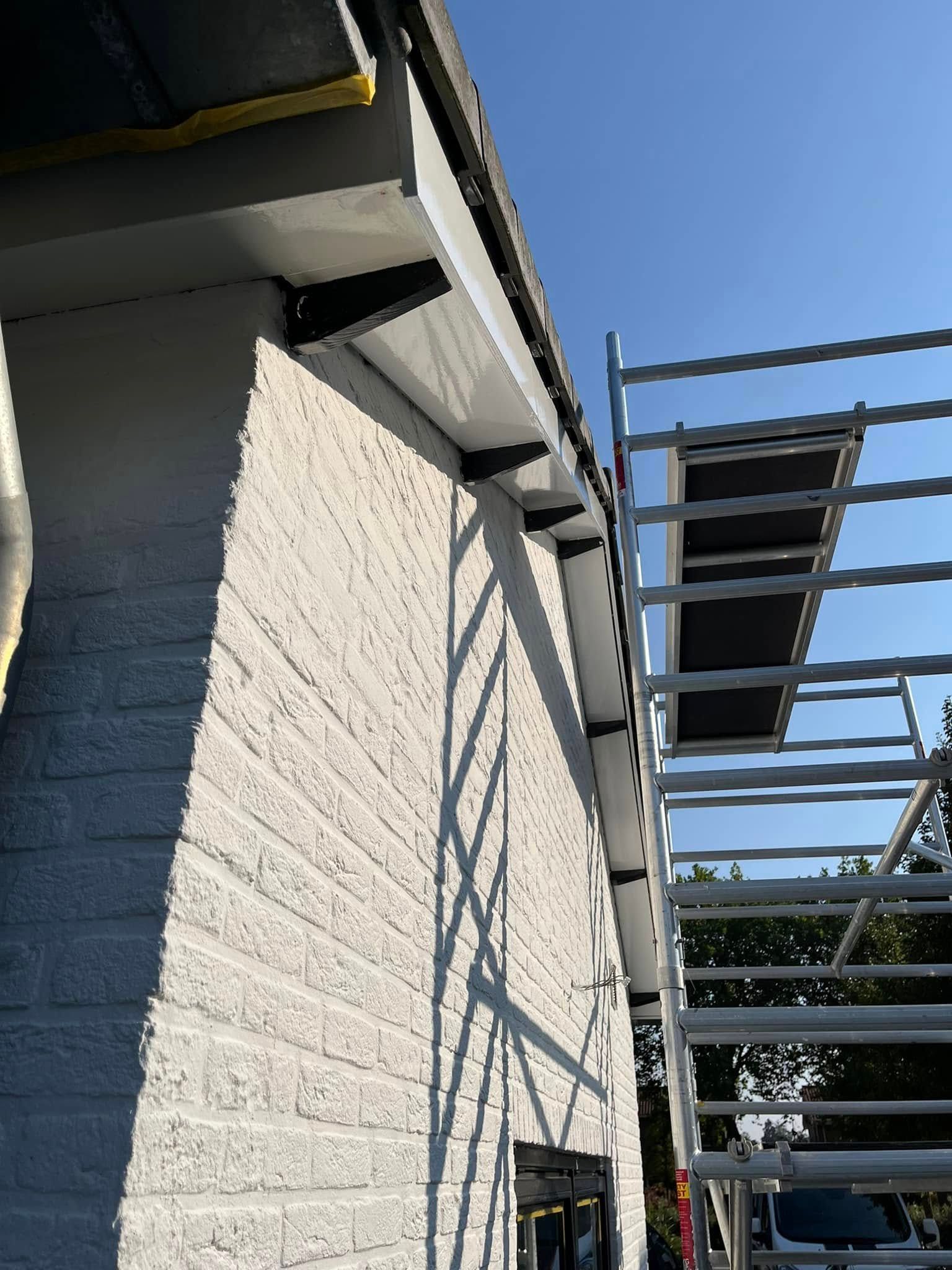 Grote schilders klus en totale kleurtransformatie van woning en grote schuur