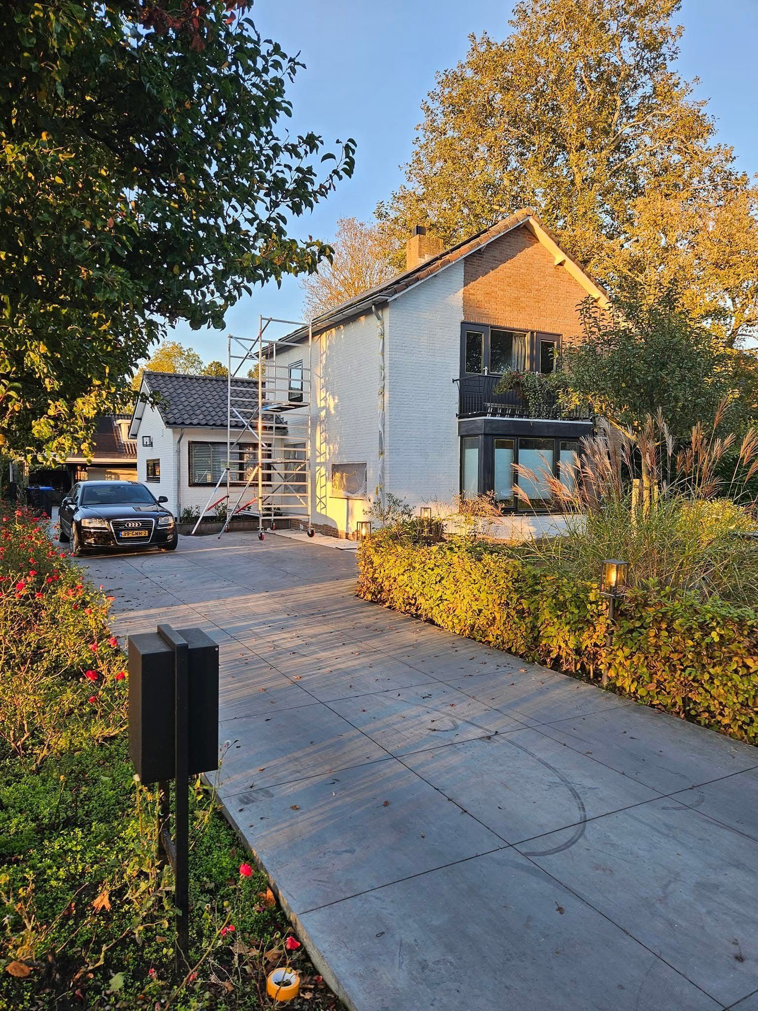 Grote schilders klus en totale kleurtransformatie van woning en grote schuur