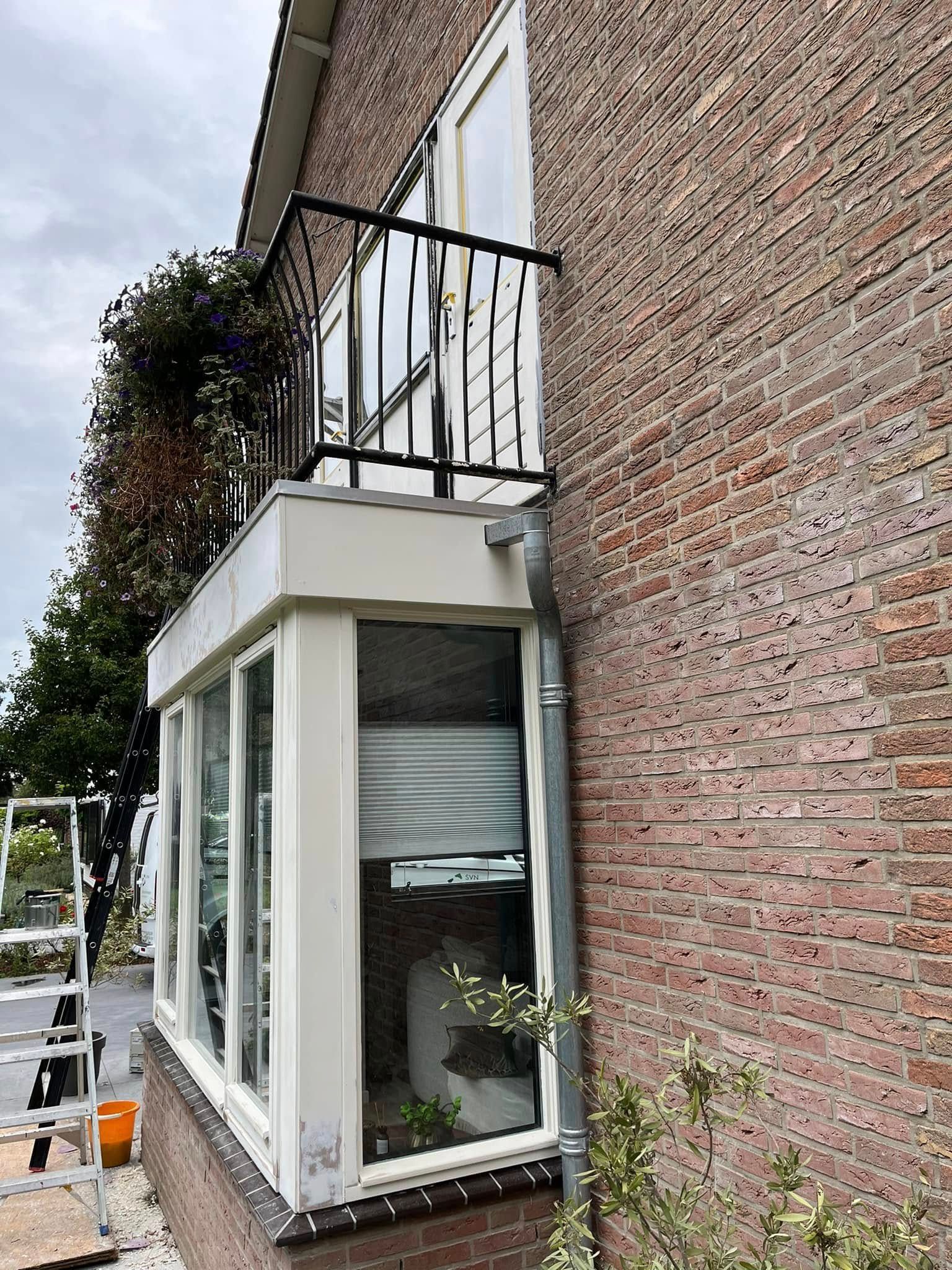 Grote schilders klus en totale kleurtransformatie van woning en grote schuur