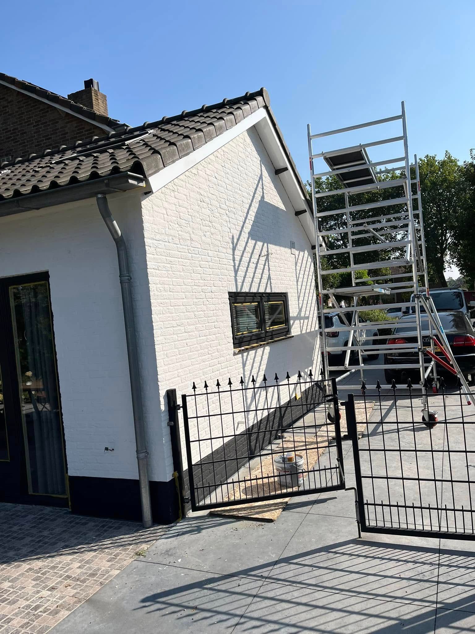 Grote schilders klus en totale kleurtransformatie van woning en grote schuur