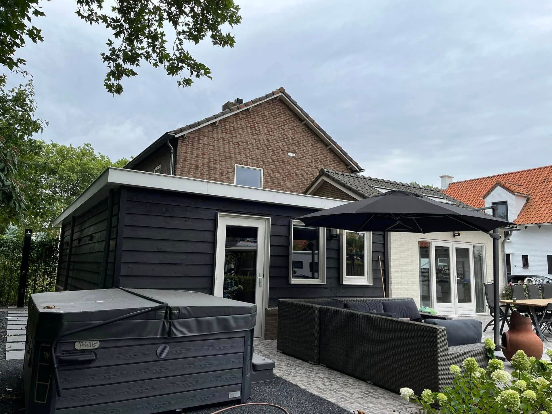 Grote schilders klus en totale kleurtransformatie van woning en grote schuur