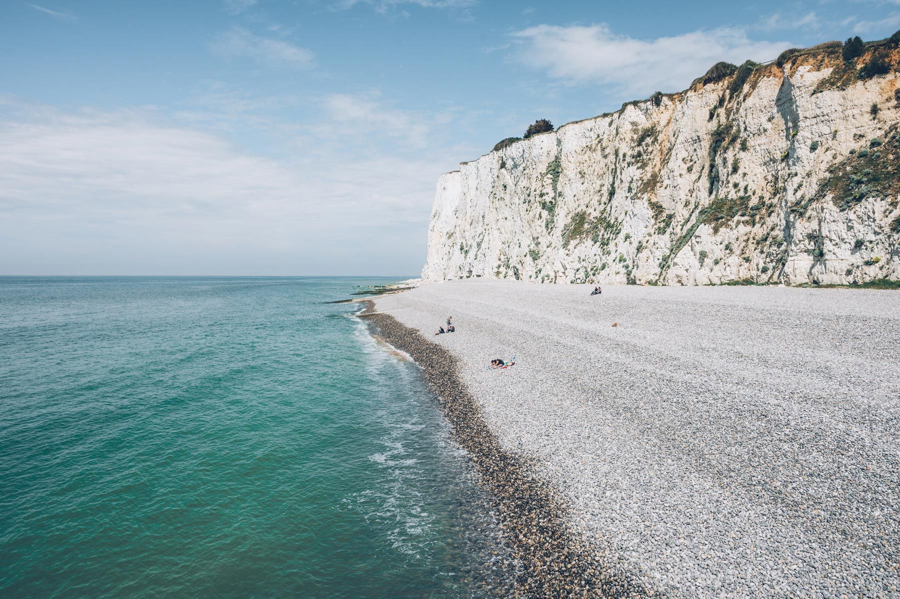 Falaise et plage de galet