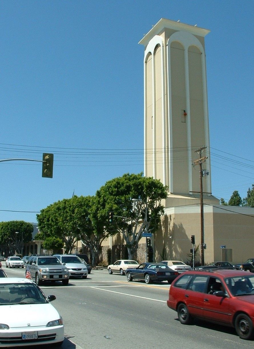 Drilling rig in downtown Los Angeles, California with HRP Below Ground Cylinders and power unit inside.