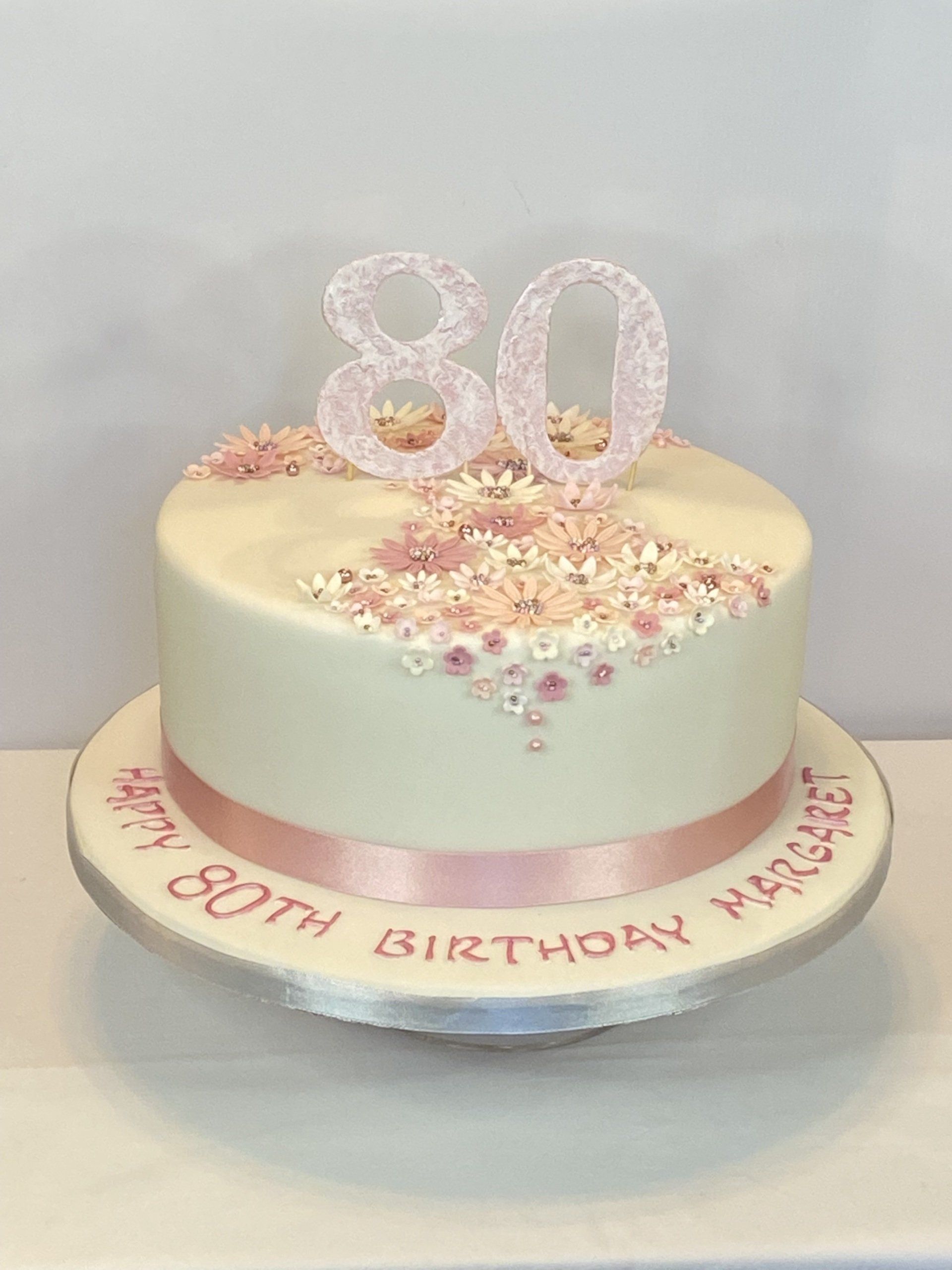 A birthday cake with the number 80 on top of it