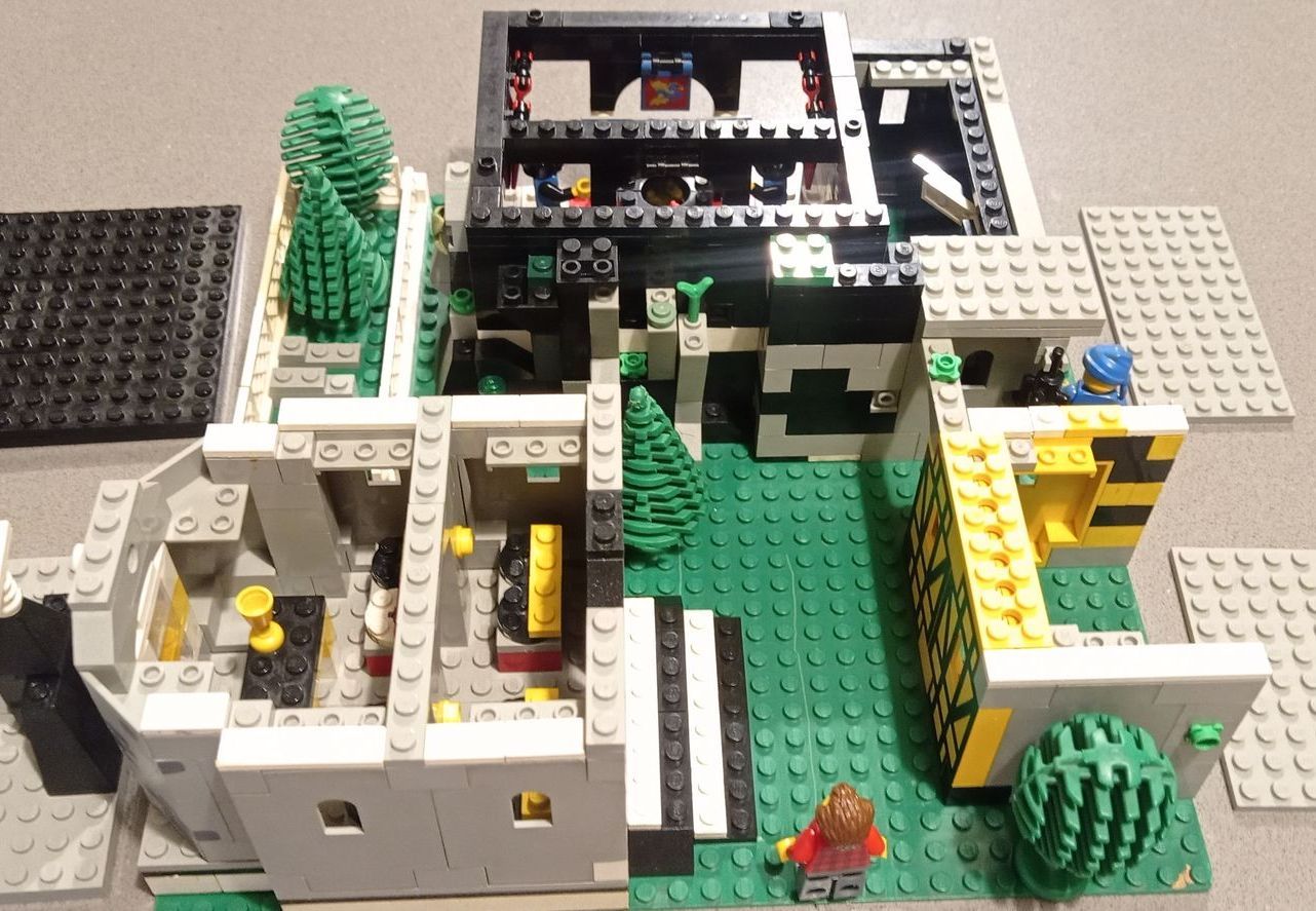 A lego model of a house with trees in the background
