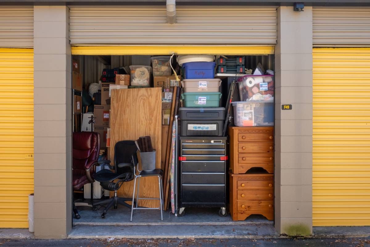 A metal storage unit with belongings near Winchester, Kentucky (KY)