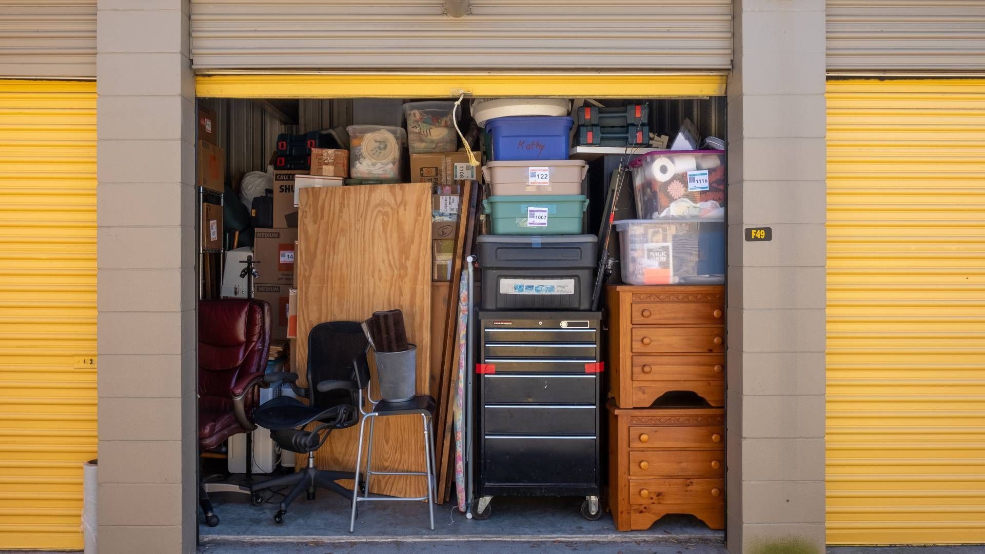 A metal storage unit with belongings near Winchester, Kentucky (KY)