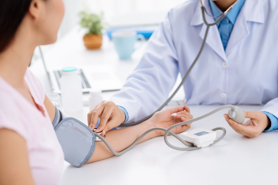Misurazione pressione in farmacia a Milano