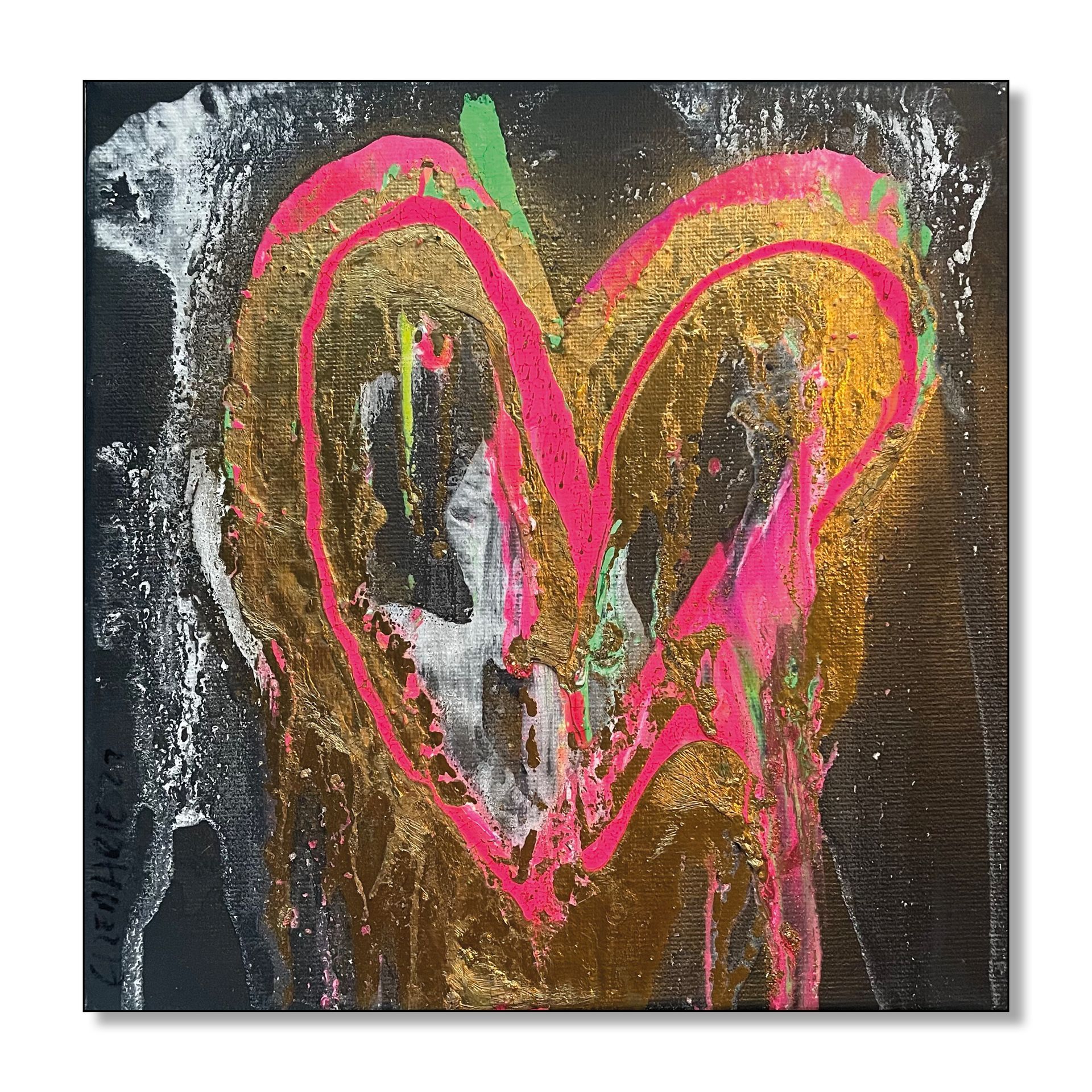 Roze hart boven abstracte vormen in goud en wit op een zwarte achtergrond.