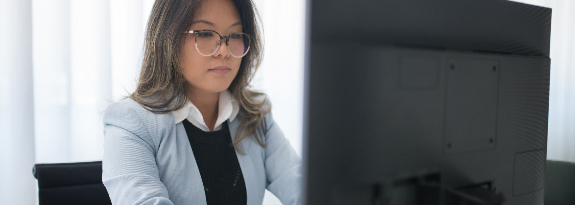 Picture of a lender on a computer.