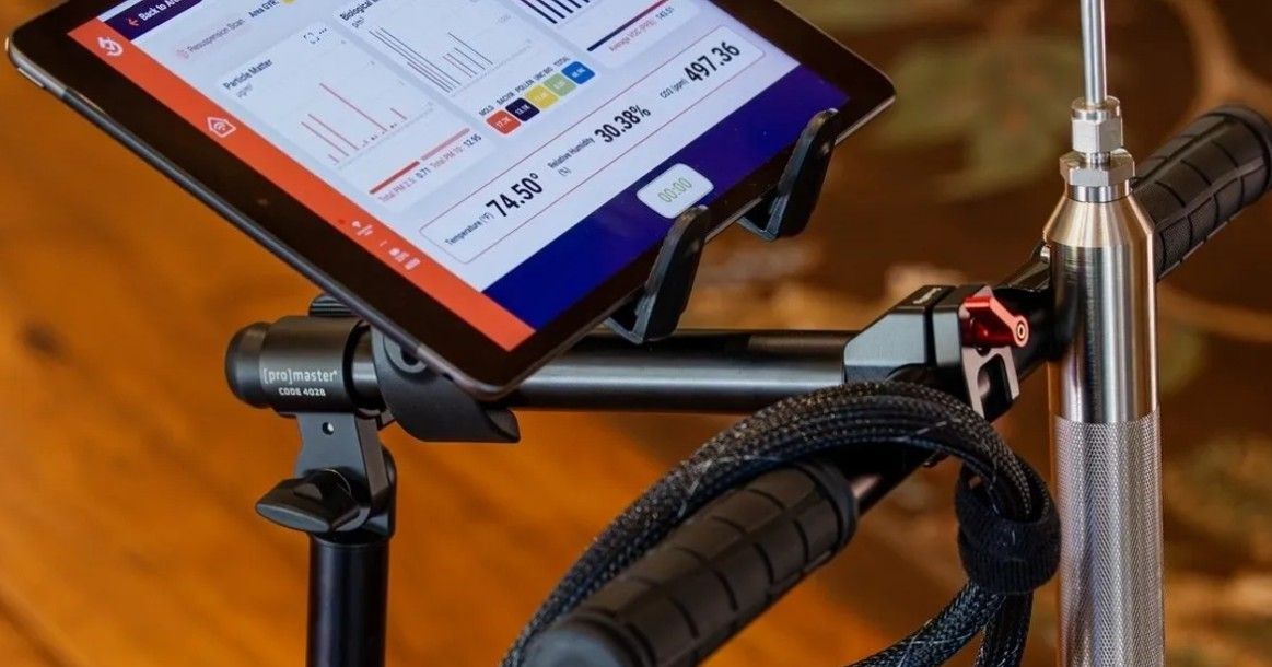 Tablet mounted on a bike handlebar showing a cycling app on screen