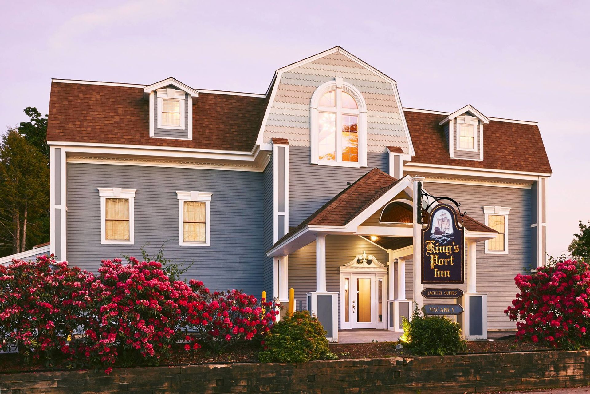 A large house with a sign that says knight 's perch