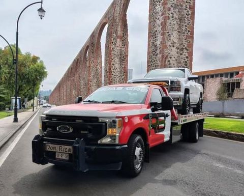 SERVICIO DE GRÚAS GRB
