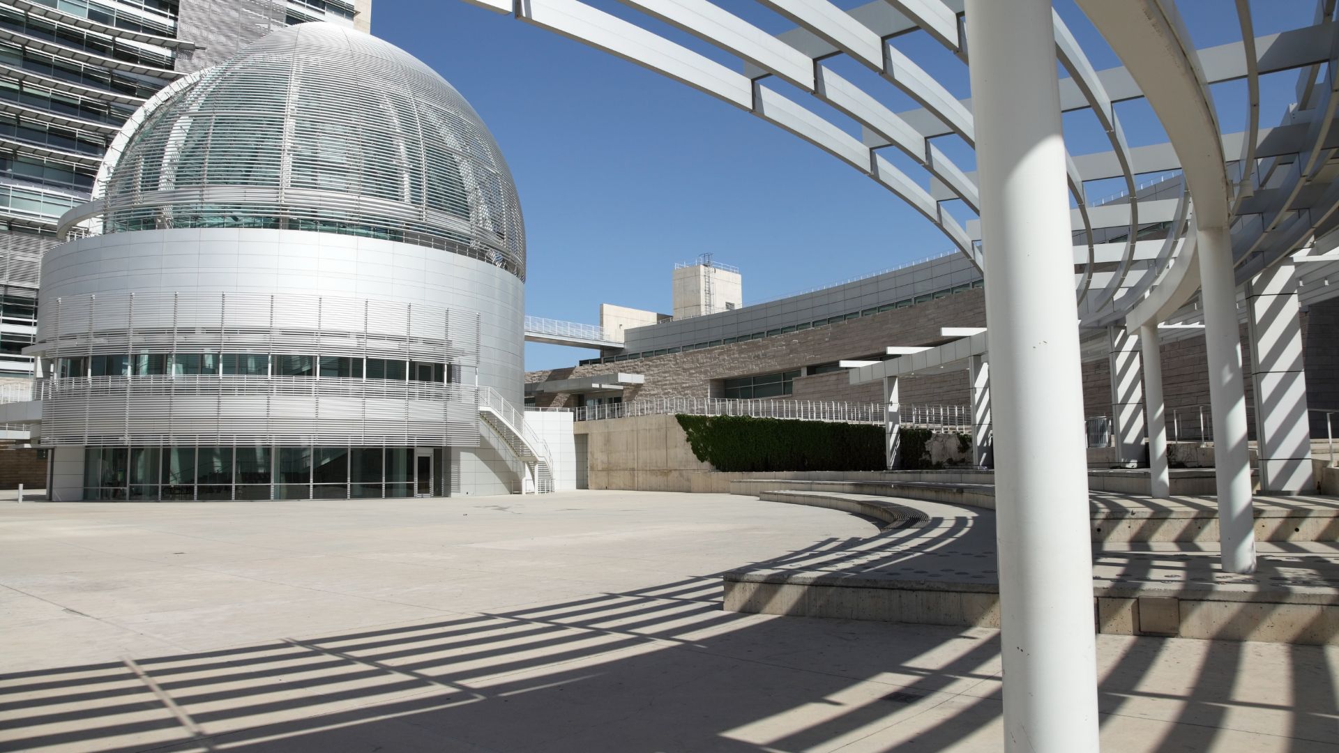 A large building with a dome on top of it