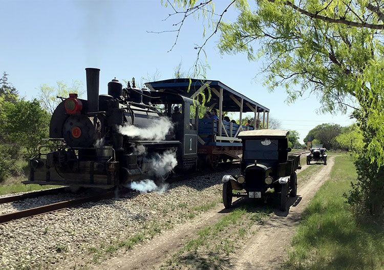 1925 Baldwin 0-4-0 steam switcher locomotive, tank engine, San Antonio, live steam