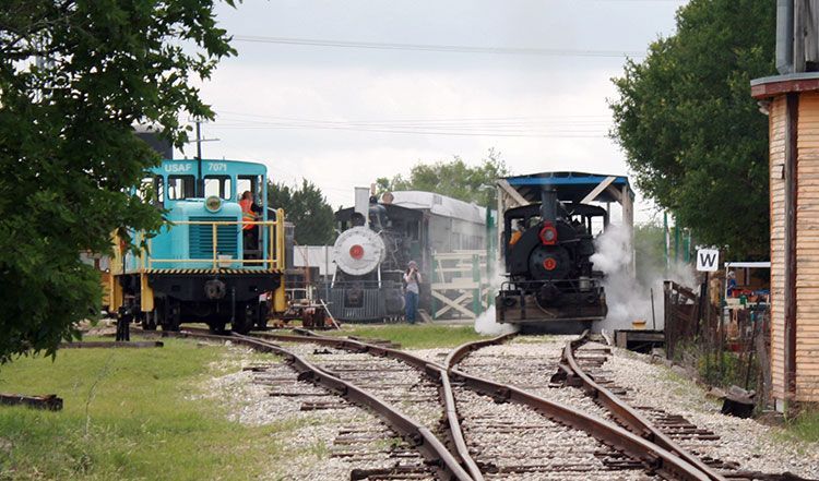 1925 Baldwin 0-4-0 steam switcher locomotive, tank engine, San Antonio, live steam