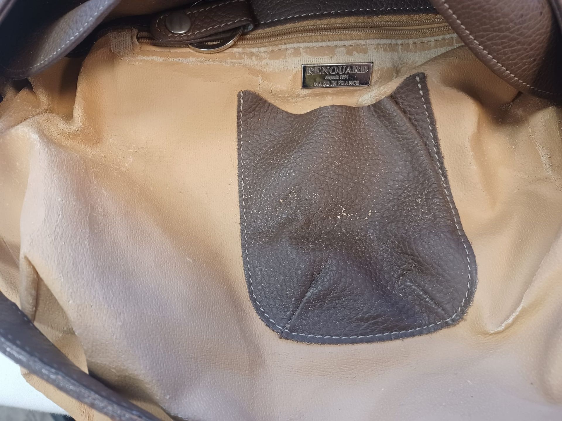 Sac à main abîmé avant réparation