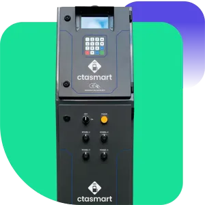Uma máquina ctasmart preta com botões e uma tela