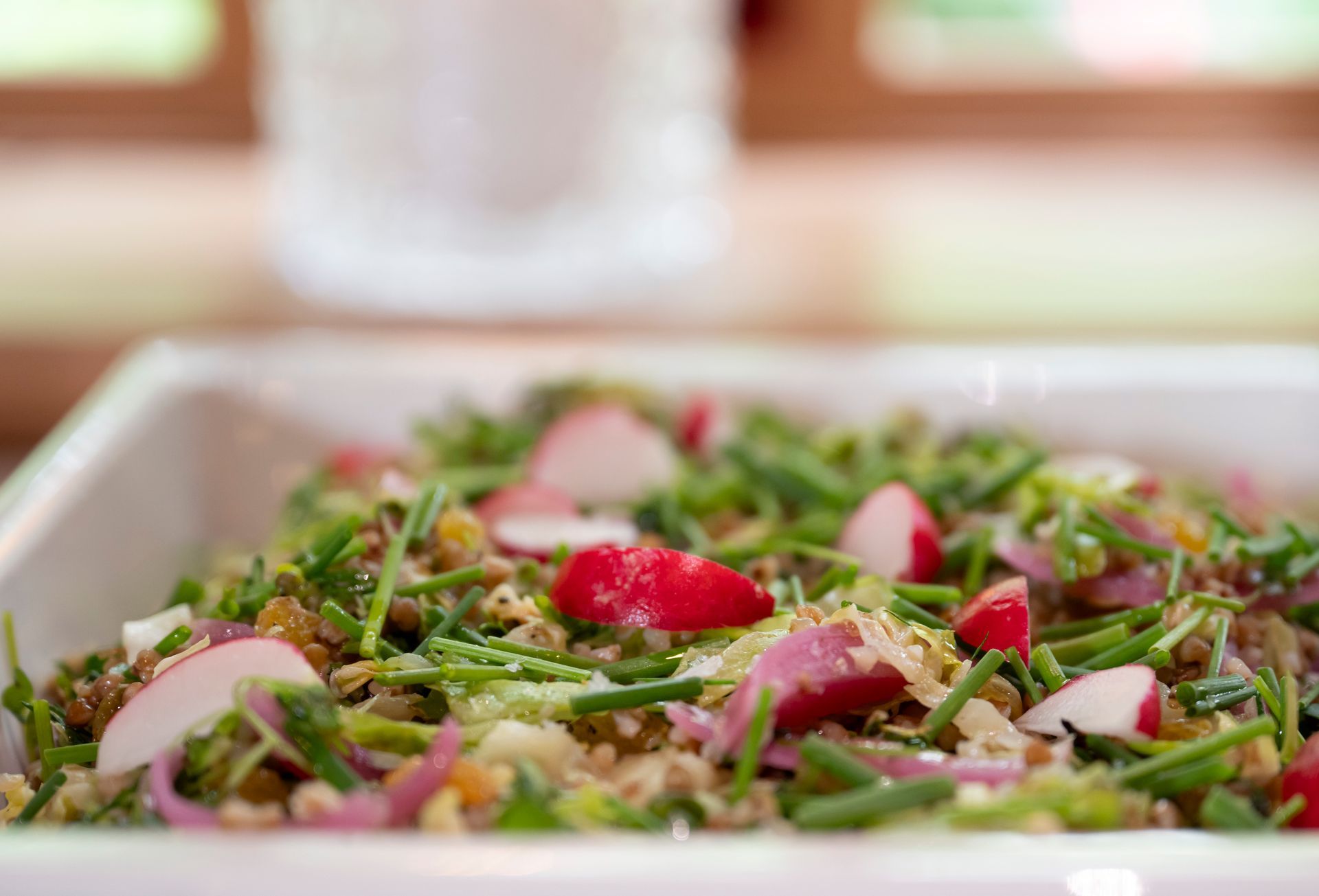 Sommerlig salat med redikker og rucola