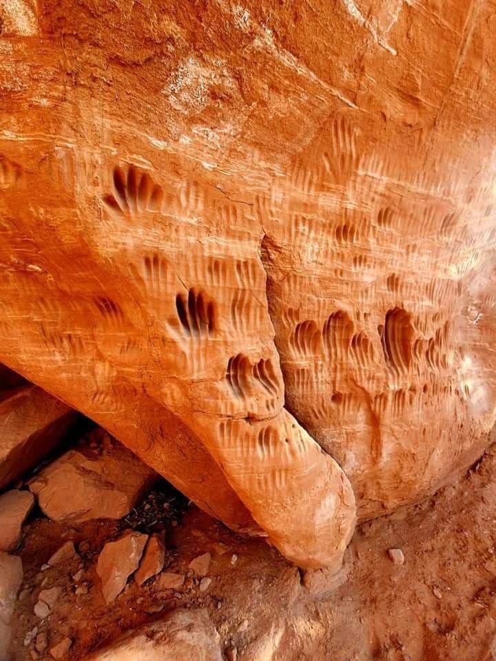 marks-in-the-red-rock