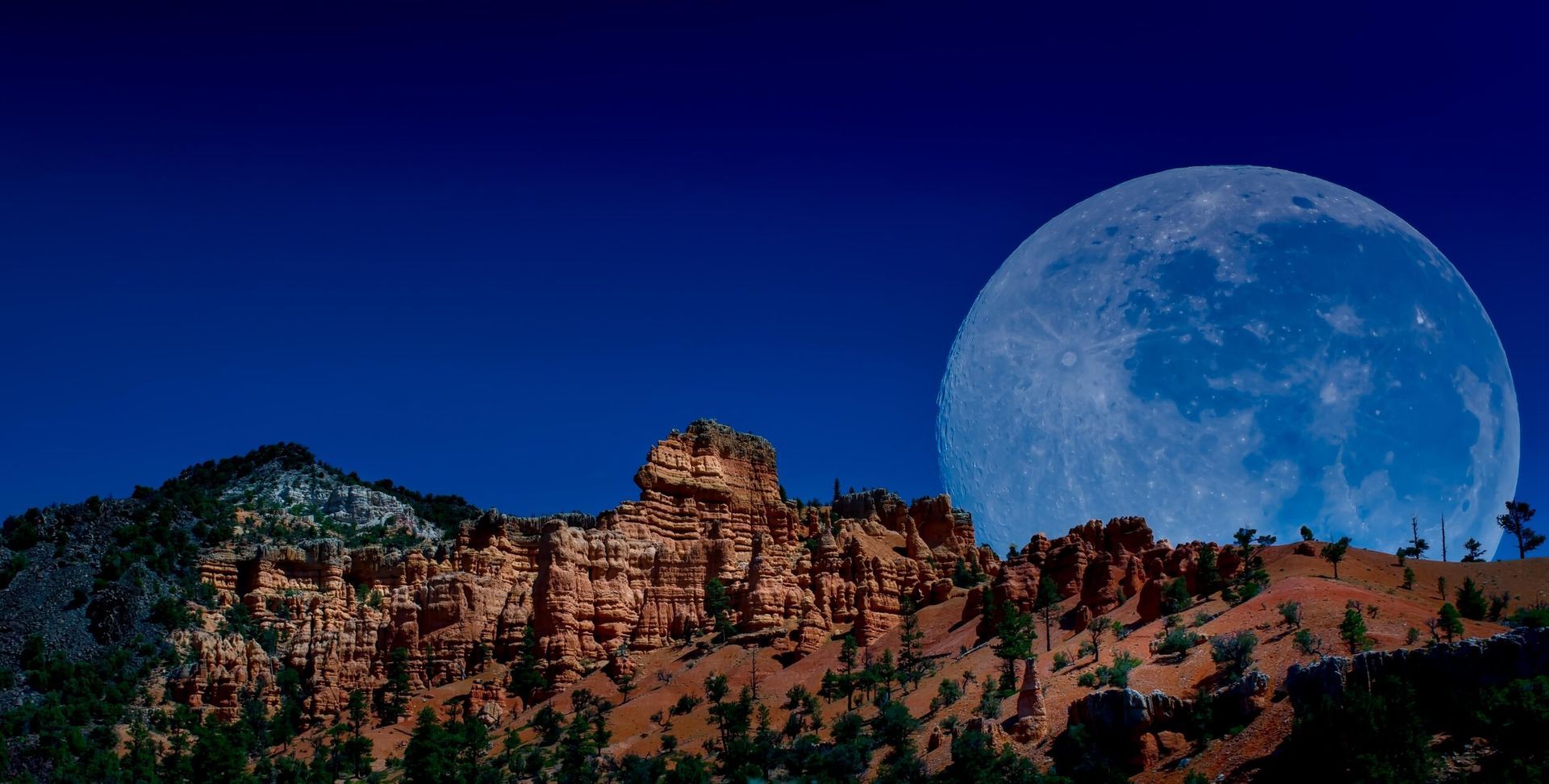 moon-with-the-red-rock