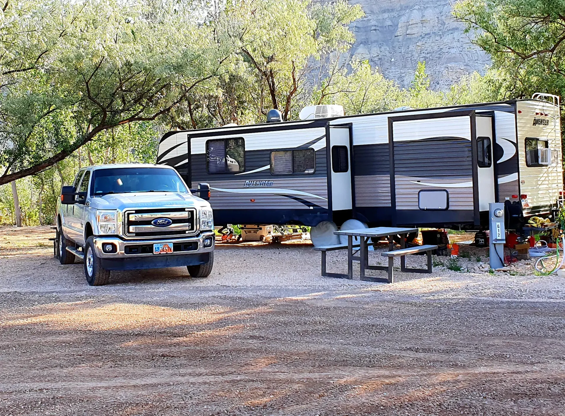 rv-site-with-picnic-table