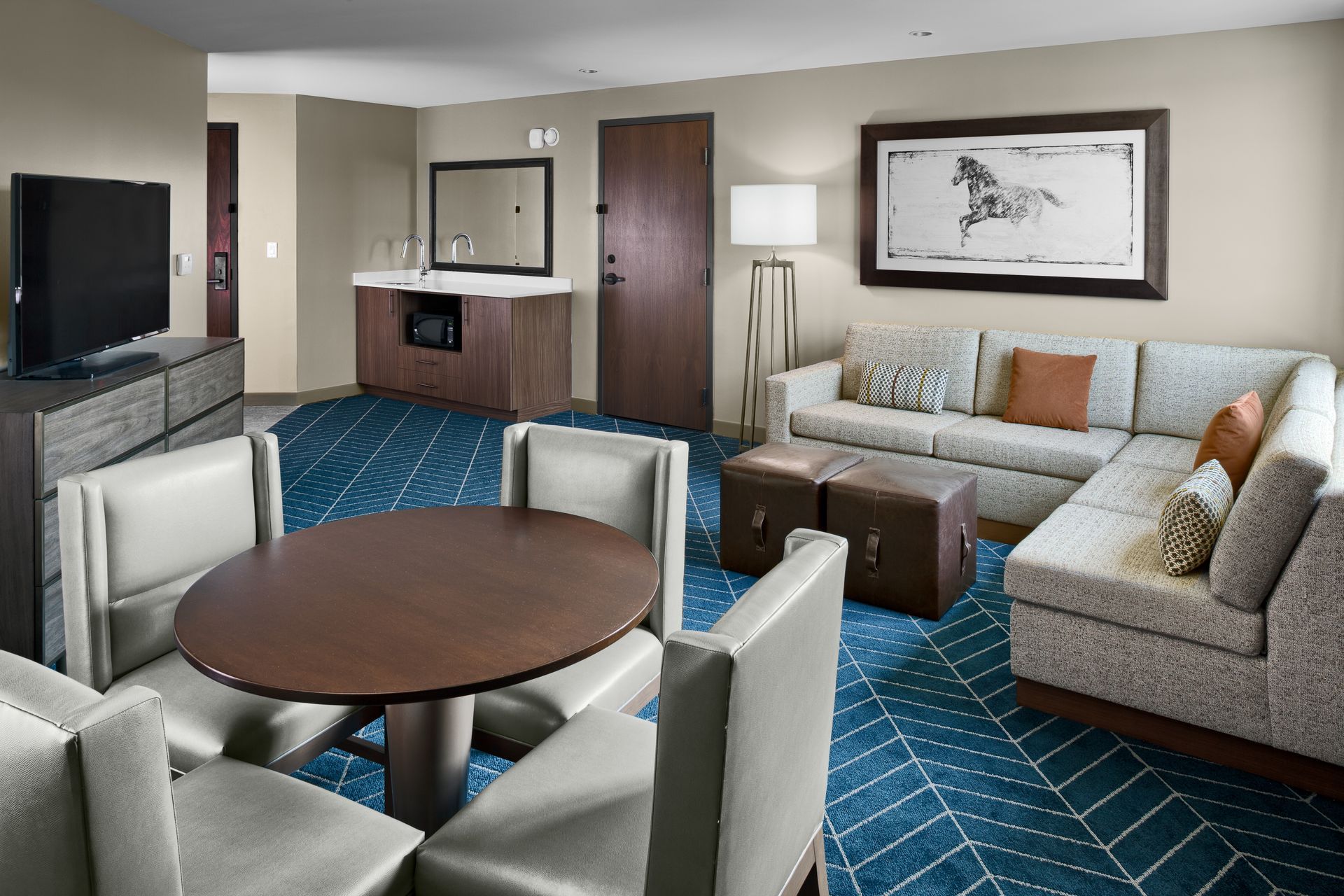 Guest Room - Suite Parlor