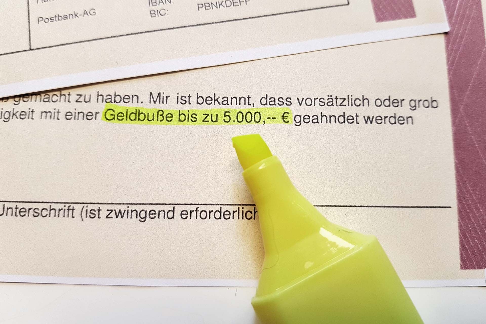 Gelb markierter Hinweis auf eine Geldbuße bis zu 5.000 Euro im KSK-Prüfungs-Formular oberhalb der Unterschriftszeile