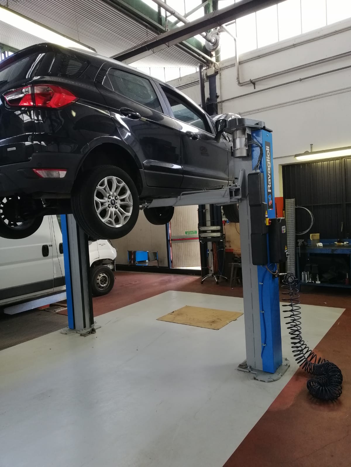 interno officina intervento auto