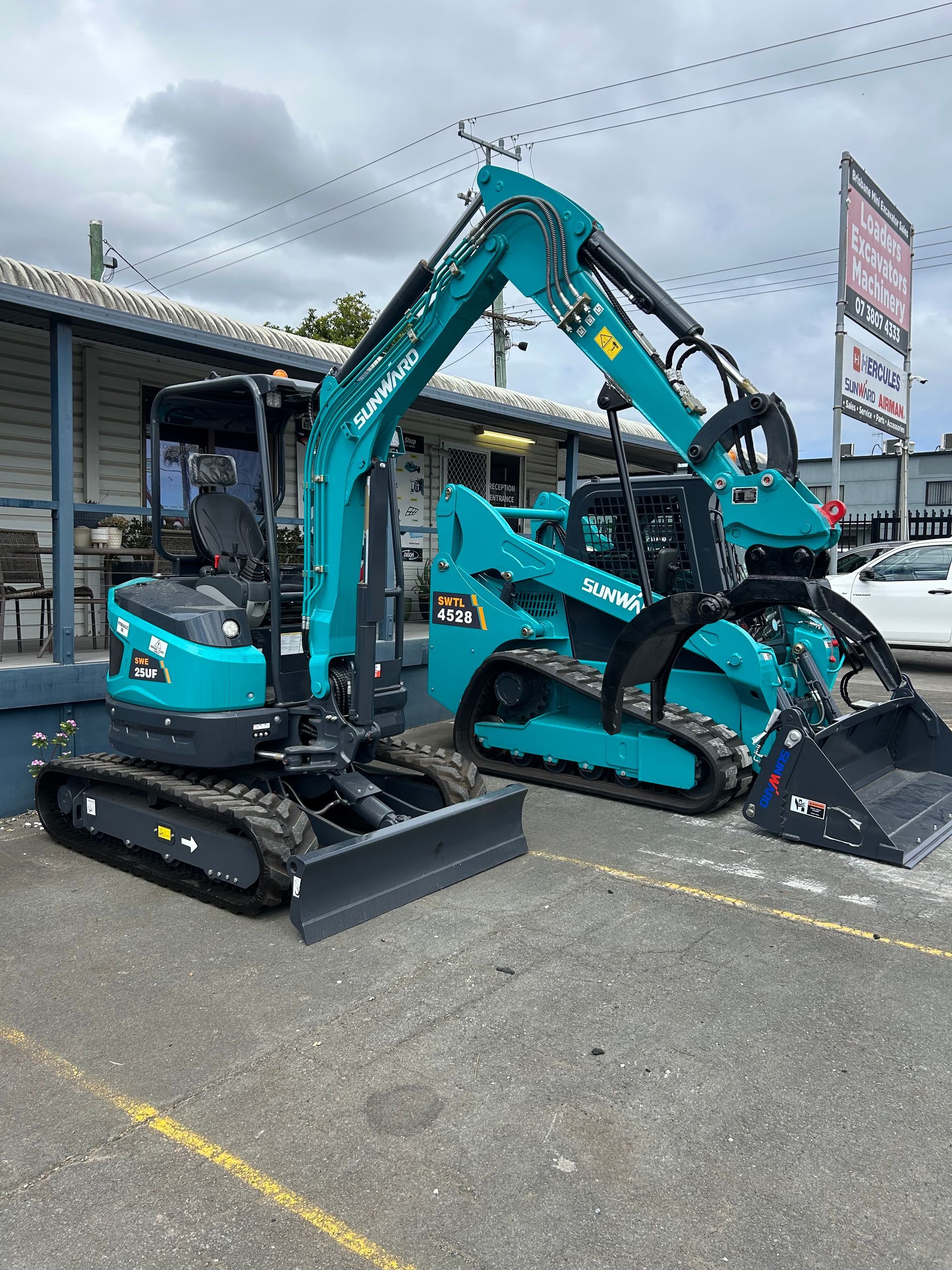 Hercules earthmoving machinery