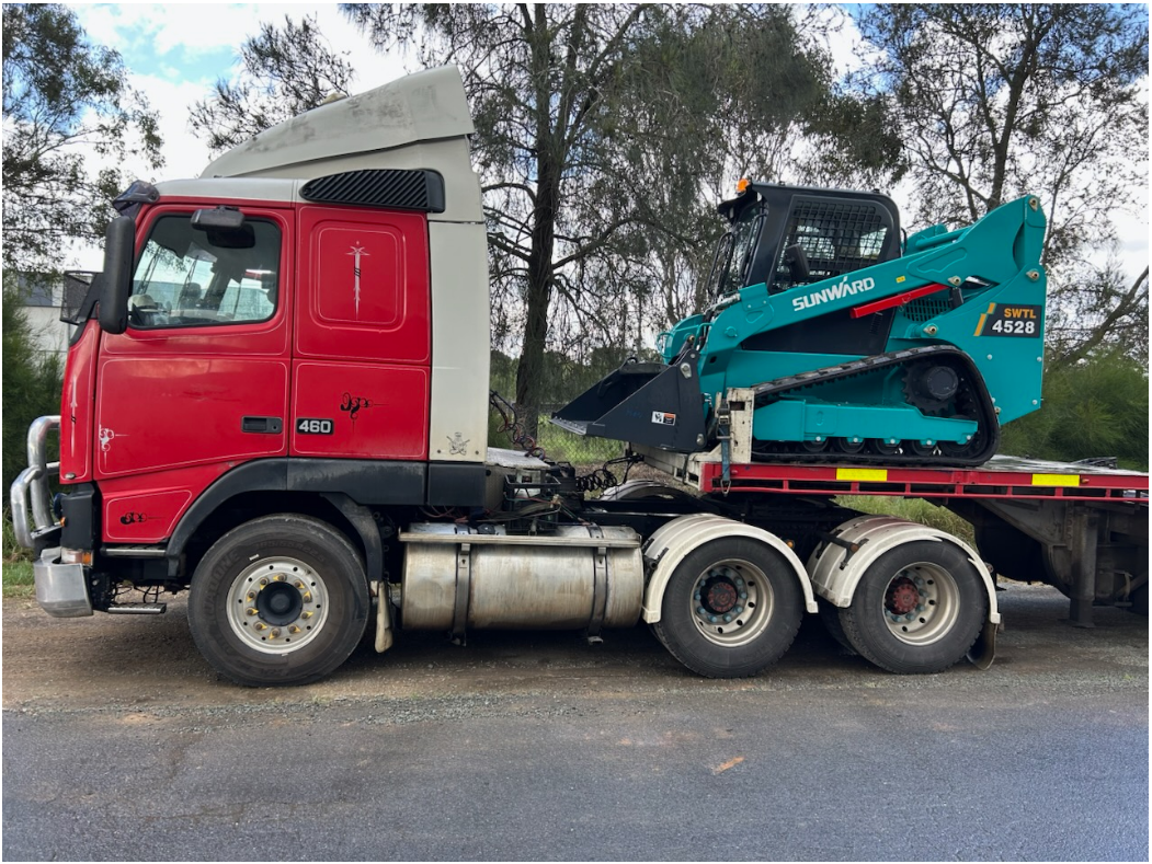 SUNWARD Tracked Skid Steer 4528