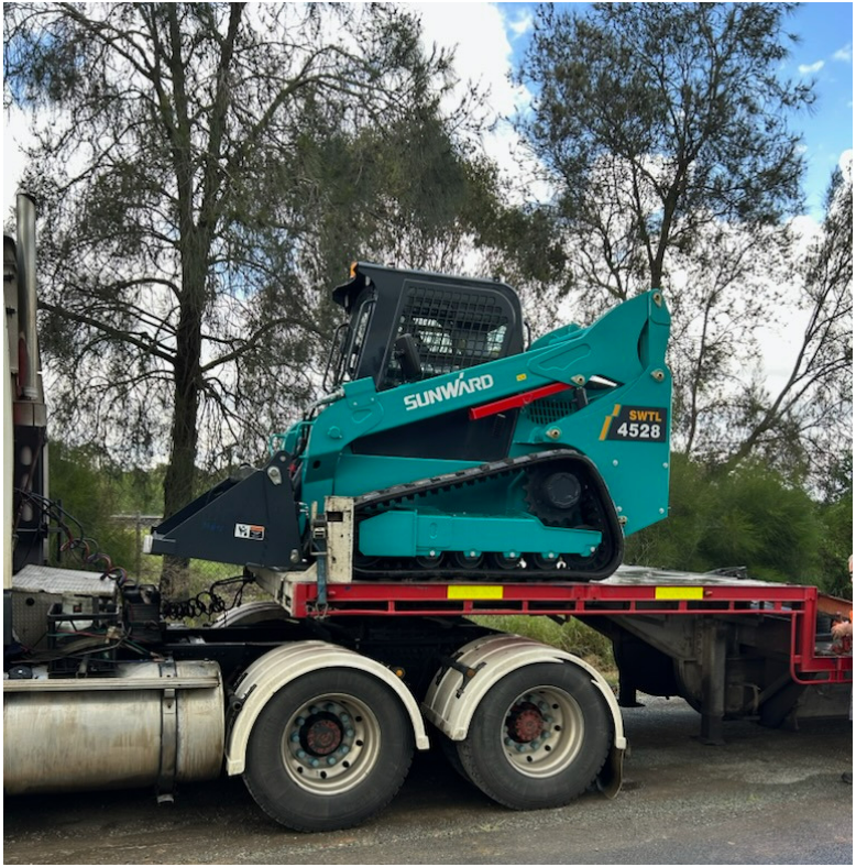 SUNWARD Tracked Skid Steer 4528