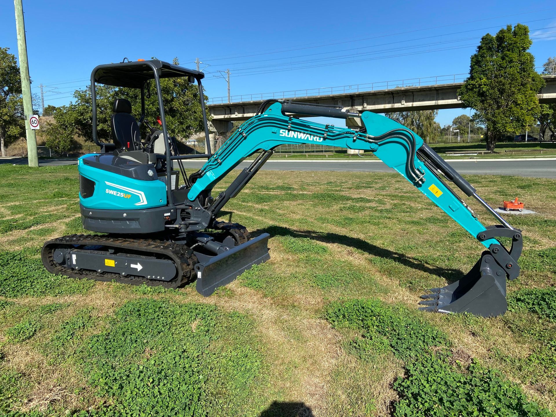 SUNWARD SWE25UF 2.5T Mini Excavator for Sale