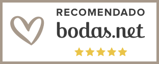 un logotipo de bodas.net con un corazón y cinco estrellas .