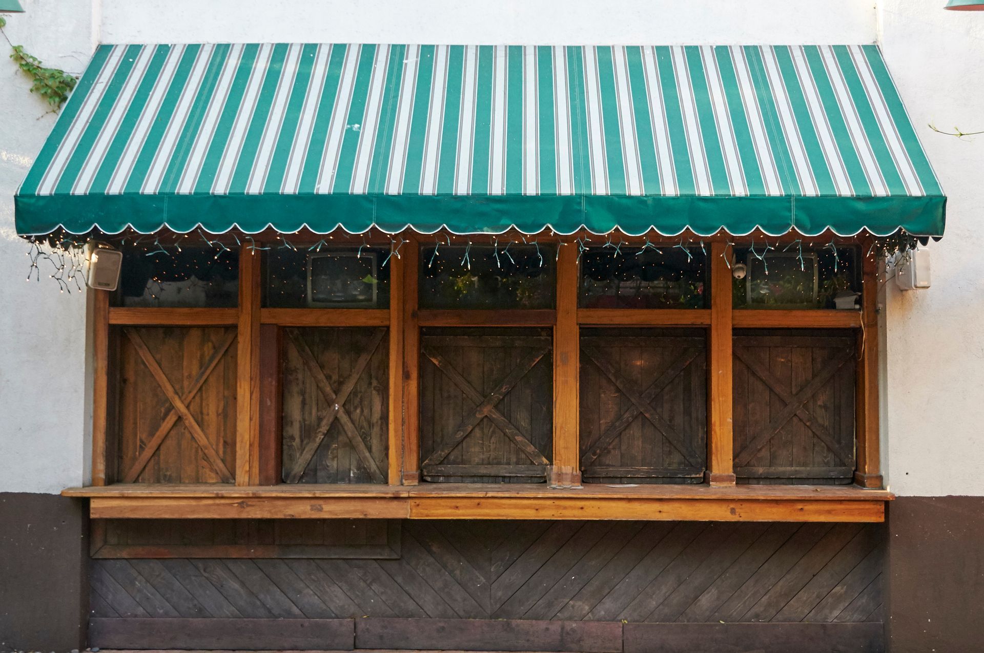 green awning on commercial building in Phoenix AZ