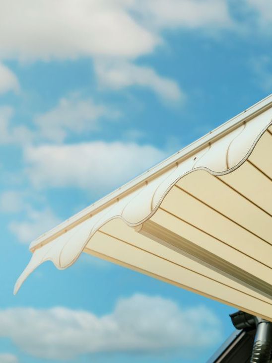 Company that installs and sells patio  awnings in Phoenix AZ