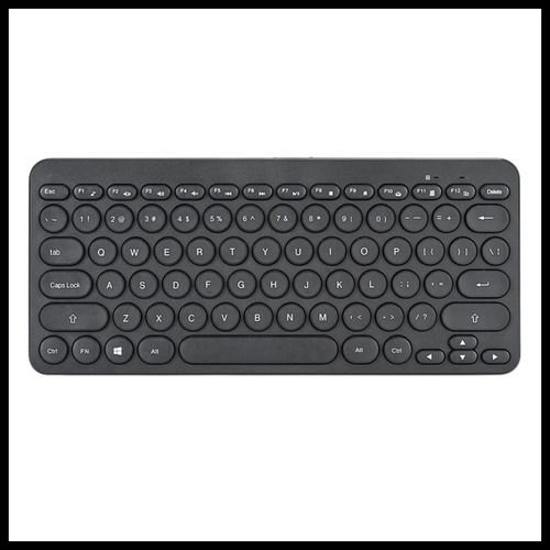 Conjunto de teclado y ratón inalámbricos negros sobre fondo claro.